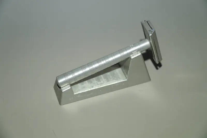 The Henson razor on the Henson stand