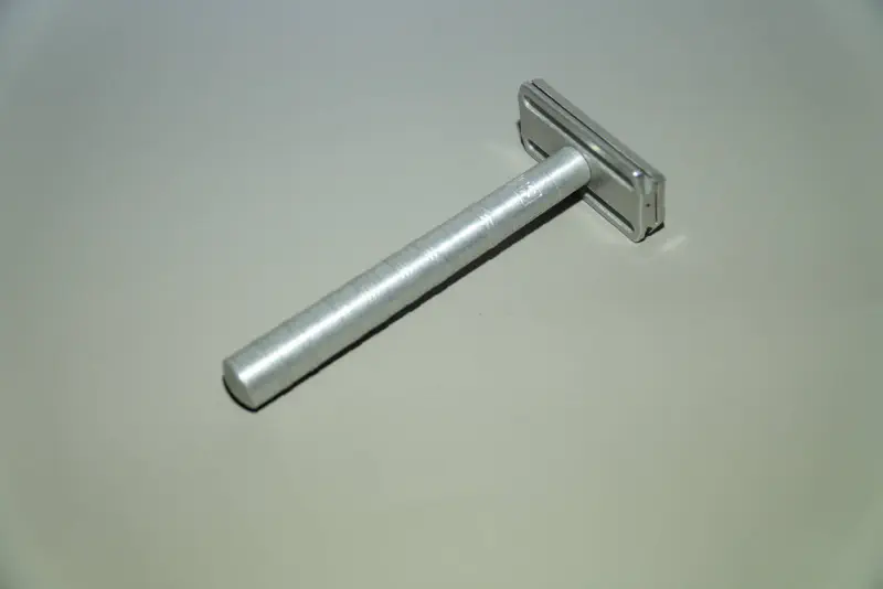 The Henson razor on its own