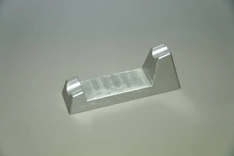 The Henson razor stand on its own