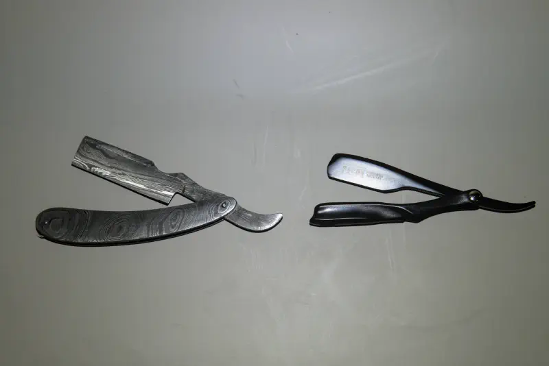 Standard folding straight razors