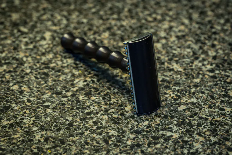 A single edged safety razor